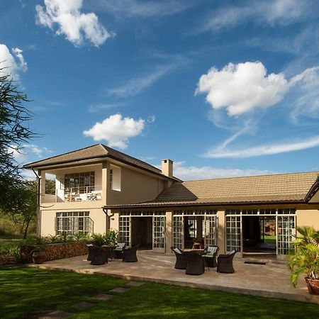 The Safari House Hotell Usa River Exteriör bild