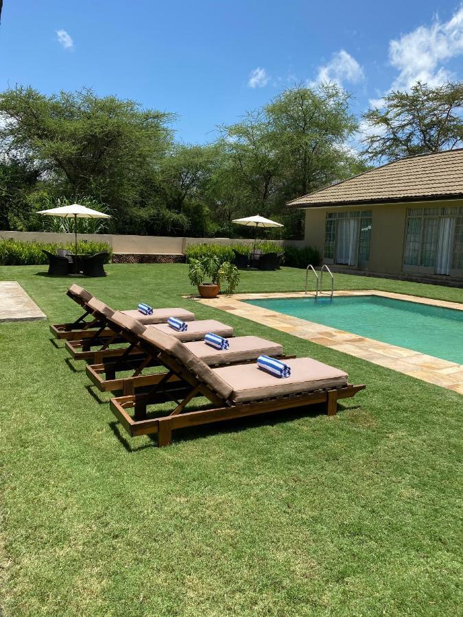 The Safari House Hotell Usa River Exteriör bild